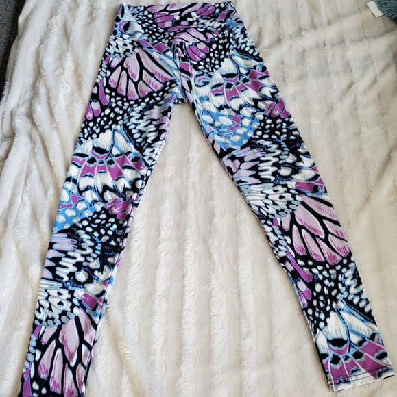NWOT- COLORFUL BUTTERFLY DESIGN SOFT LEGGINGS! - Picture 1 of 9
